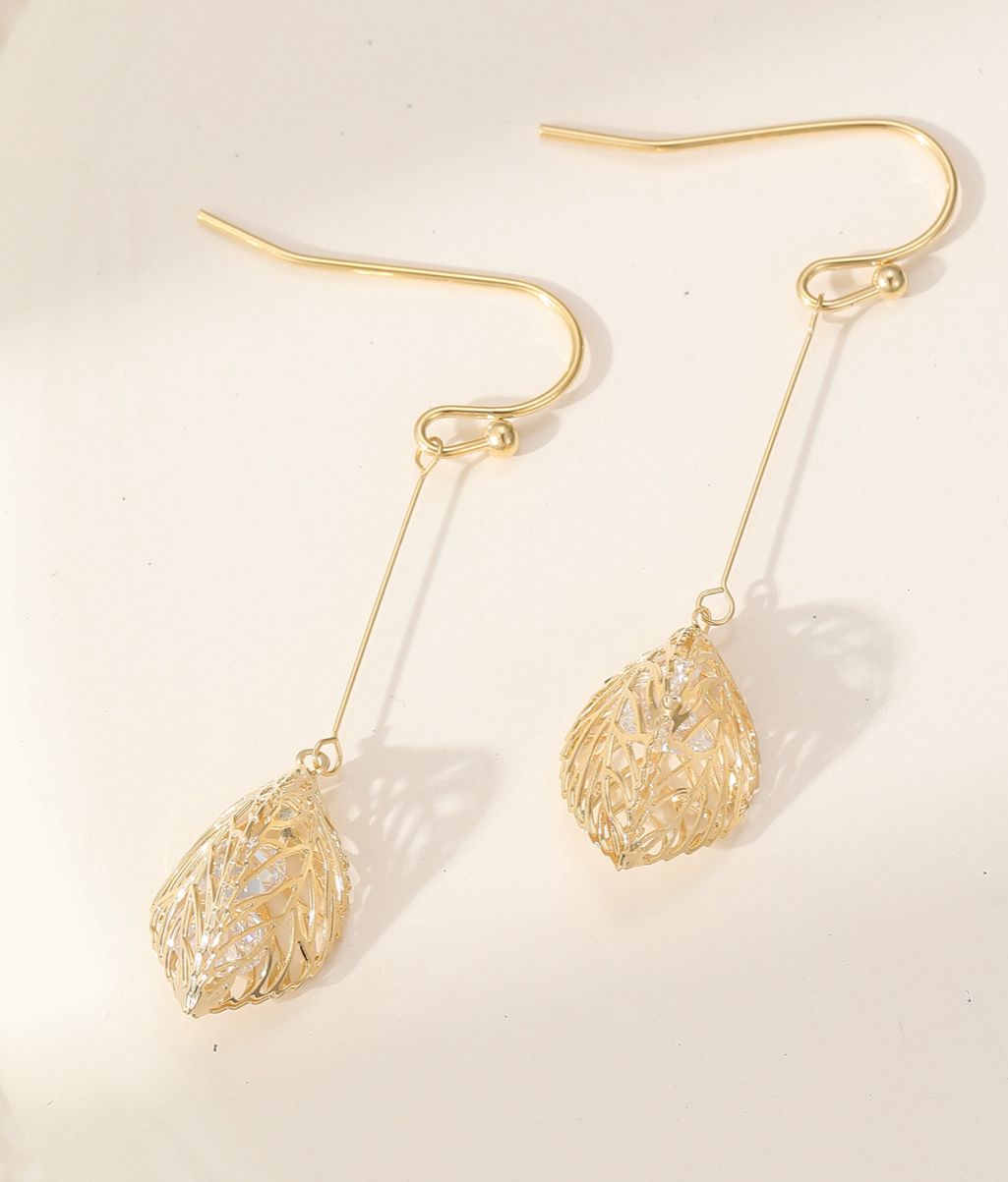 Leaf Drop Earrings - Gold