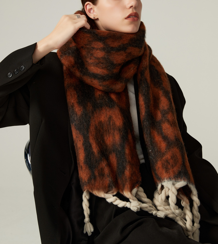 Thick Leopard Scarf