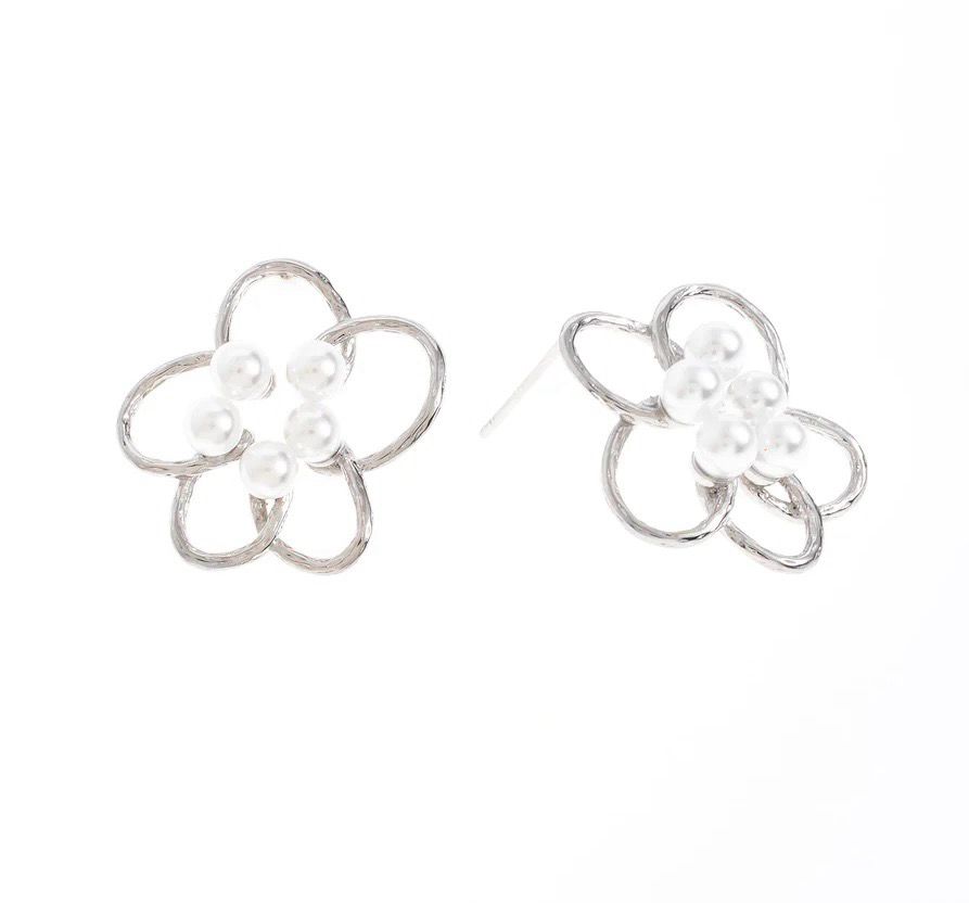 Daisy Faux Pearl Earrings - Silver
