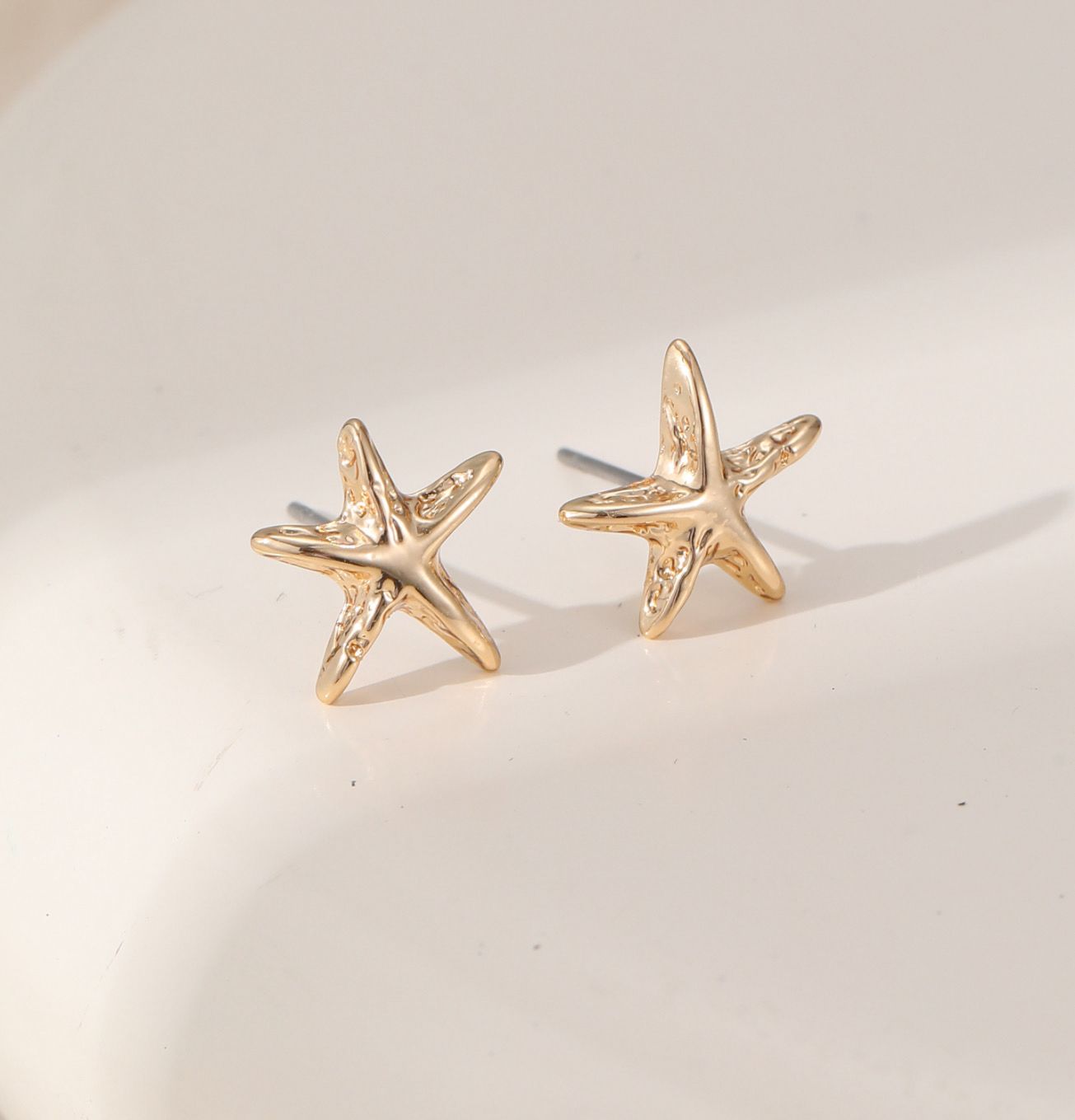 Mini Starfish Earrings - Gold