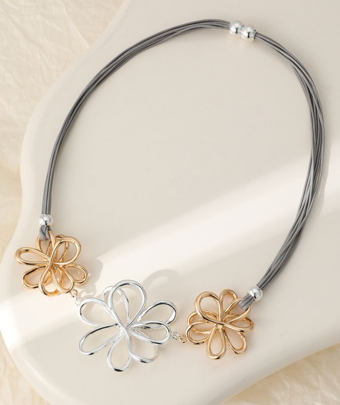 Magnetic Daisy Necklace
