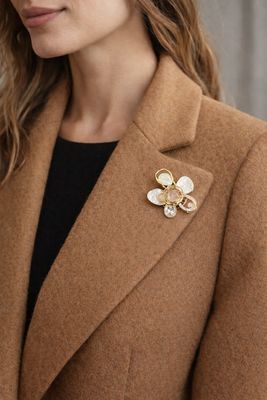 Abstract Diamanté Flower Magnetic Brooch Abstract Diamanté Flower Magnetic Brooch