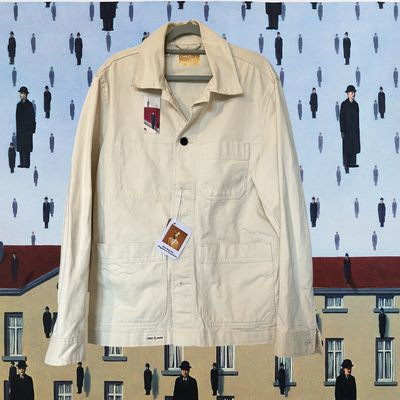 Veste René Magritte : mystère et surréalisme élégant