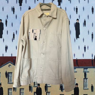 Veste René Magritte : mystère et surréalisme élégant