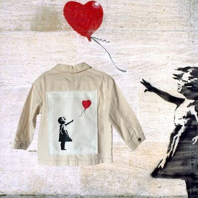 Veste bébé Banksy : poésie et innocence