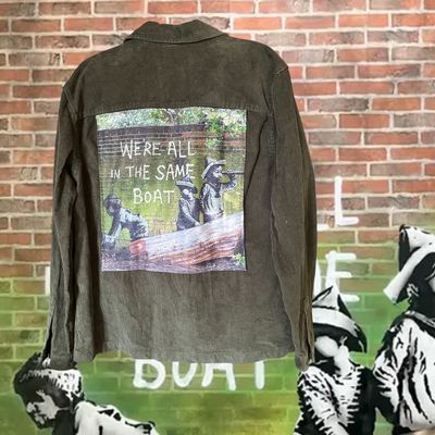 Veste velours Banksy – "We're All in the Same Boat" Veste velours Banksy – "We're All in the Same Boat"