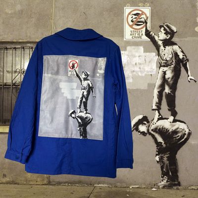 Veste Bleu de travail Banksy : Graffiti is a crime
