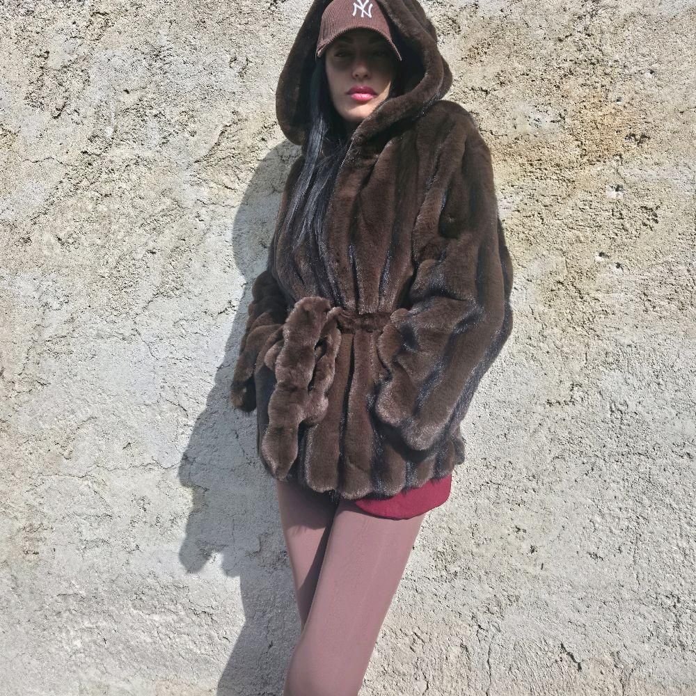 Ecopelliccia Cappotto in Pelliccia Sintetica con Cappuccio e Cintura Stile Casual per Donna