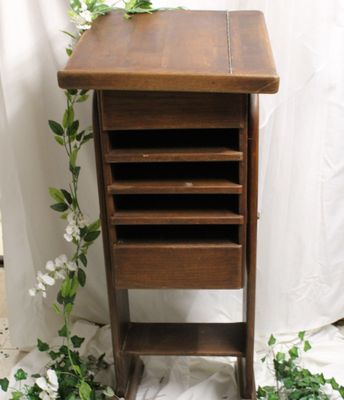 Pupitre de cérémonie en bois
