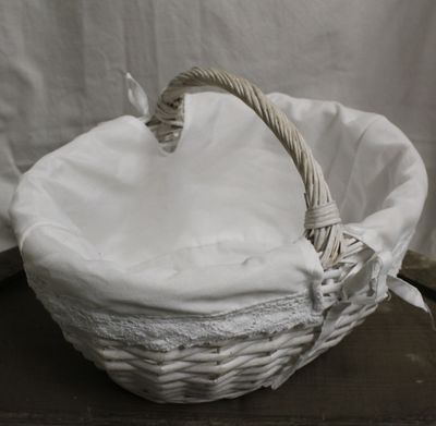 Panier en rotin blanc pour enfant d&#39;honneur