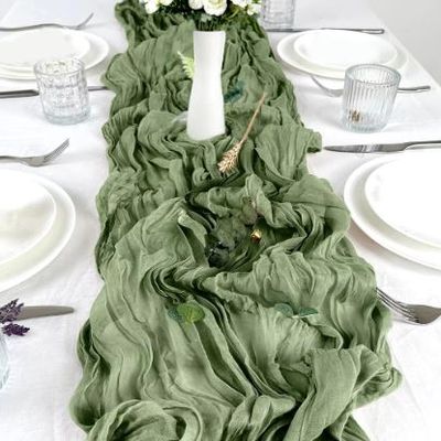 Chemin de table en gaze étamine vert sauge