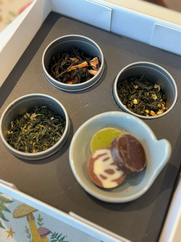 Tea and chocolate pairing box