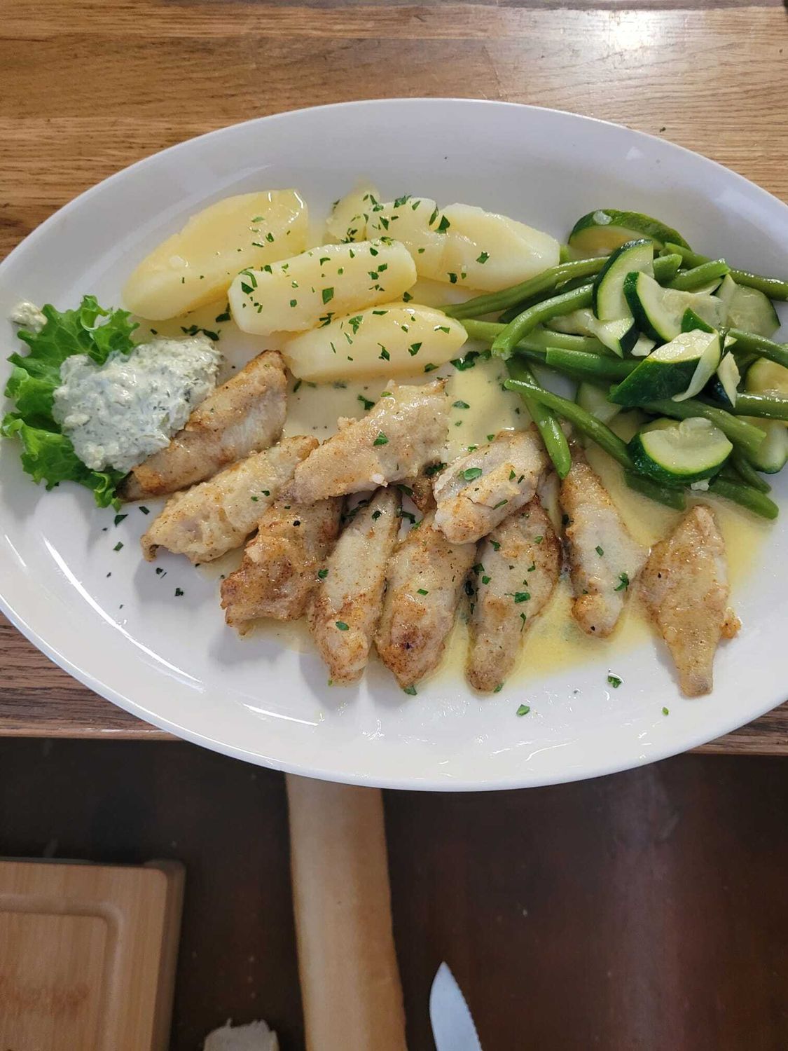 Filets de perche meunière avec frites