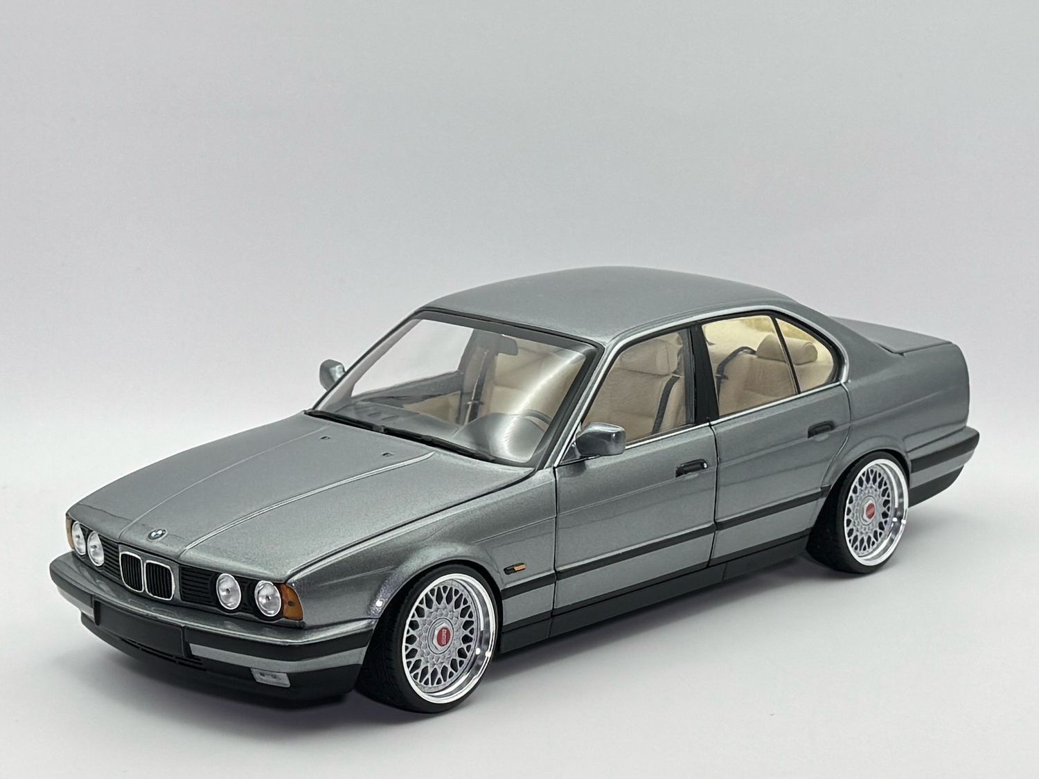 1:18 BMW 535i E34 Minichamps BBS Felgen