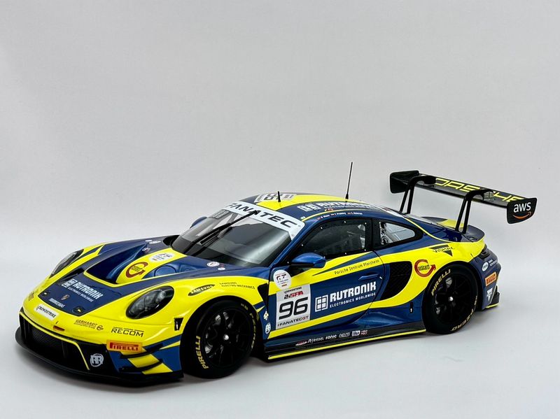 1:18 Porsche 911 GT3 R Rutronik Racing Minichamps