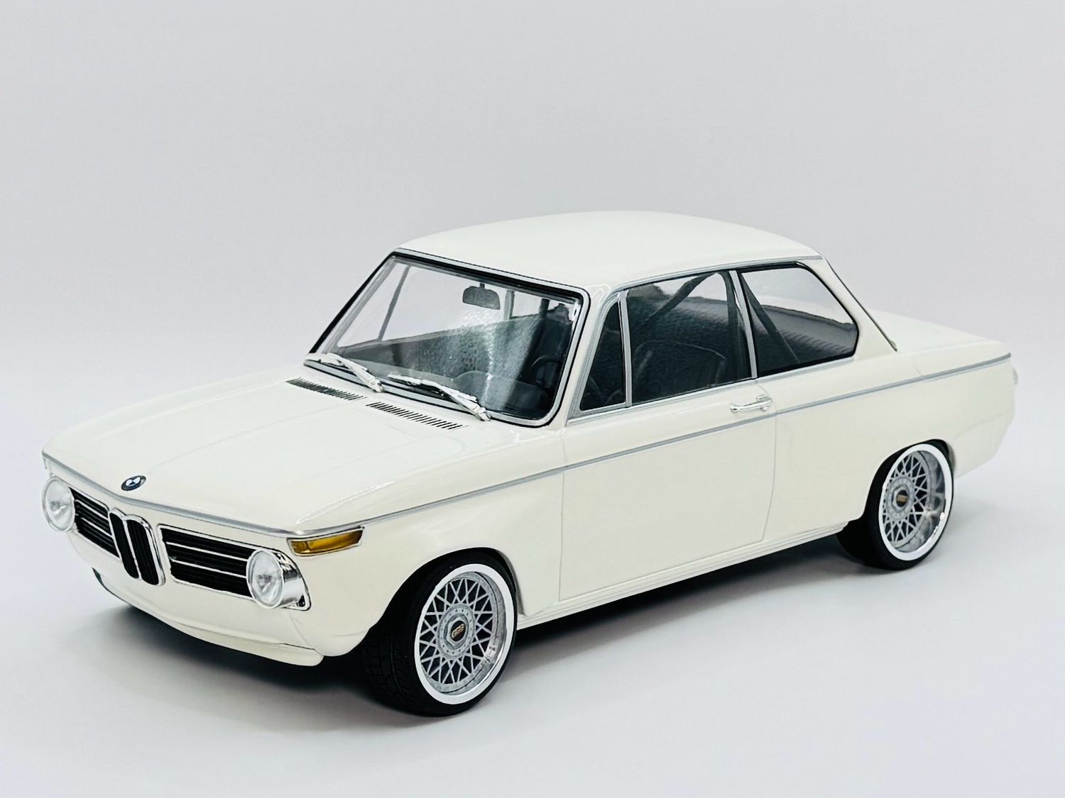 1:18 BMW 2002 Plain Body Minichamps BBS Felgen