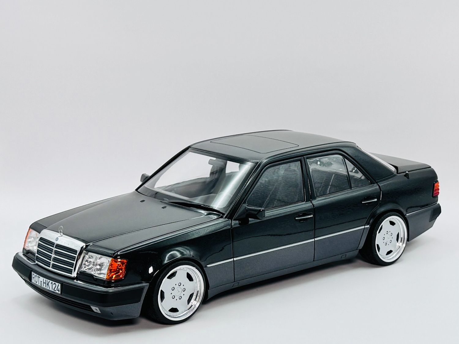 1:18 Mercedes-Benz 500 E W124 Norev Limited Edition