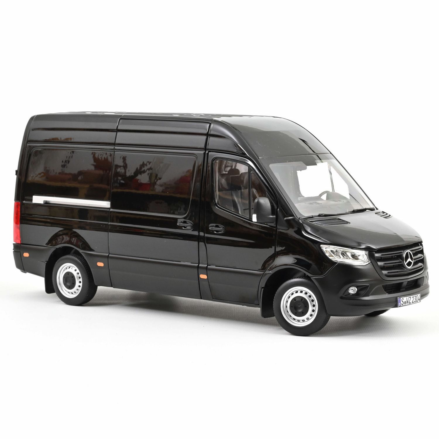 1:18 Mercedes-Benz Sprinter 2018 Norev