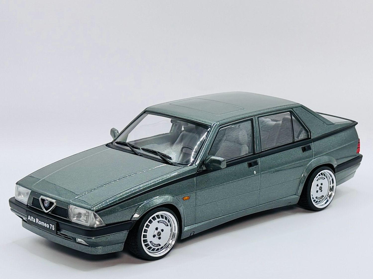 1:18 Alfa Romeo 75 KK-Scale Ronal Turbo Felgen
