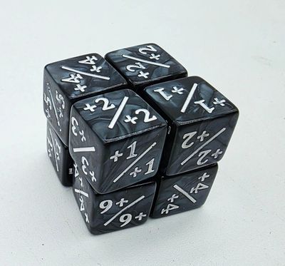 D6 (8): +1/+1 Pearl Black Counters with White For Magic - Set of 8