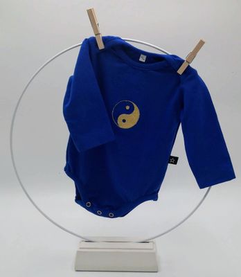 Baby Body mit Lichtsymbol