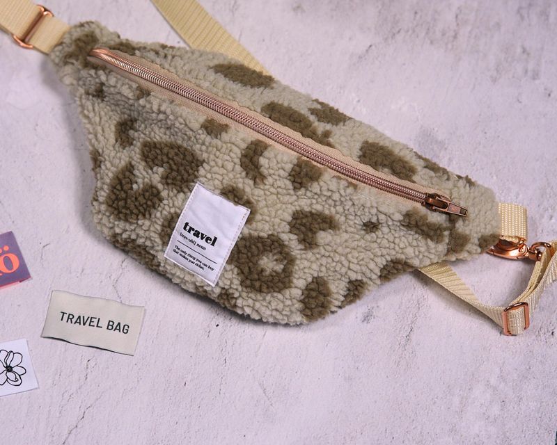 Bauchtasche Plüsch LEO