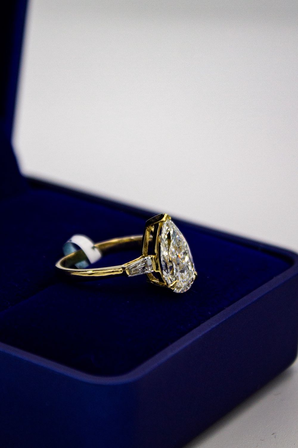 DIAMOND SOLITAIRE RING PEAR SHAPE(LAB)2.00CT