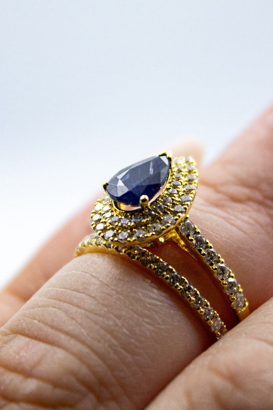 1.30CT NATURAL-GROWN PEAR-DROP SAPPHIRE