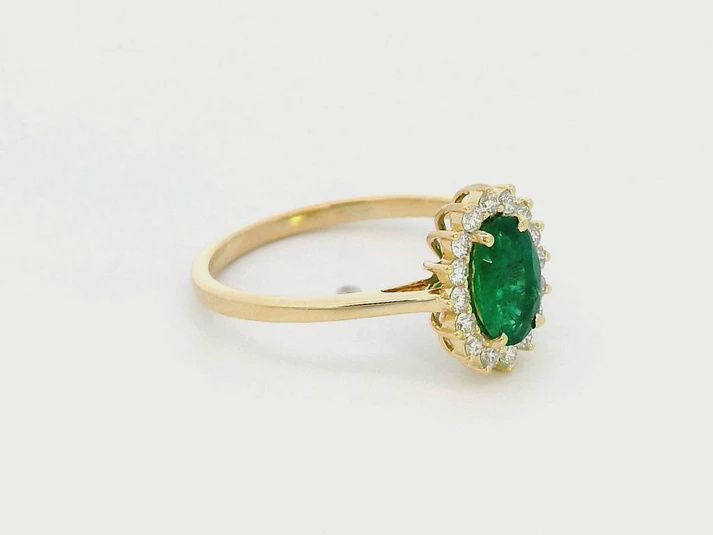 0.45CT NATURAL-GROWN OVAL EMERALD