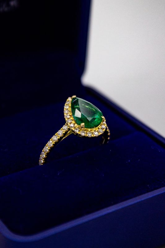 2.59CT NATURAL-GROWN PEAR-DROP EMERALD
