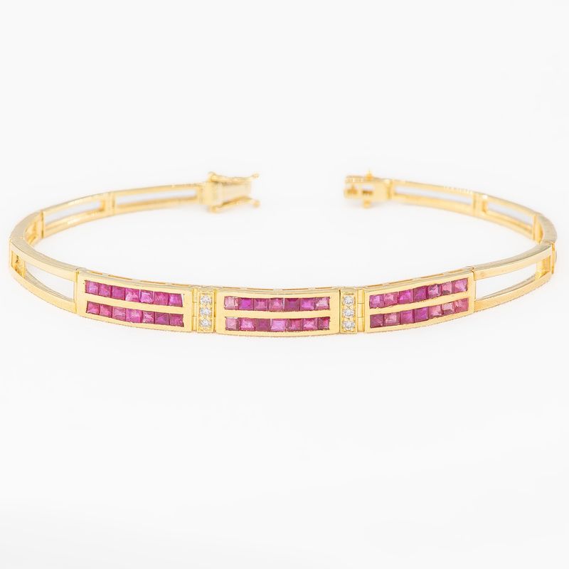 2.94CT NATURAL-GROWN RUBY BRACELET