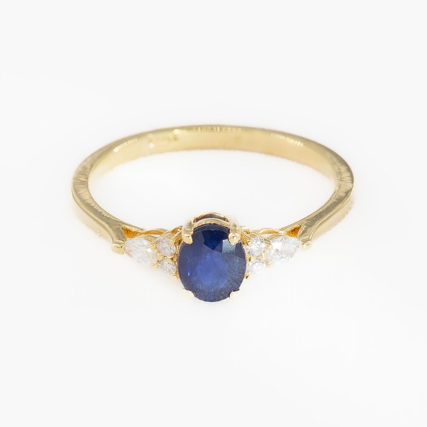 0.87CT NATURAL-GROWN OVAL SAPPHIRE