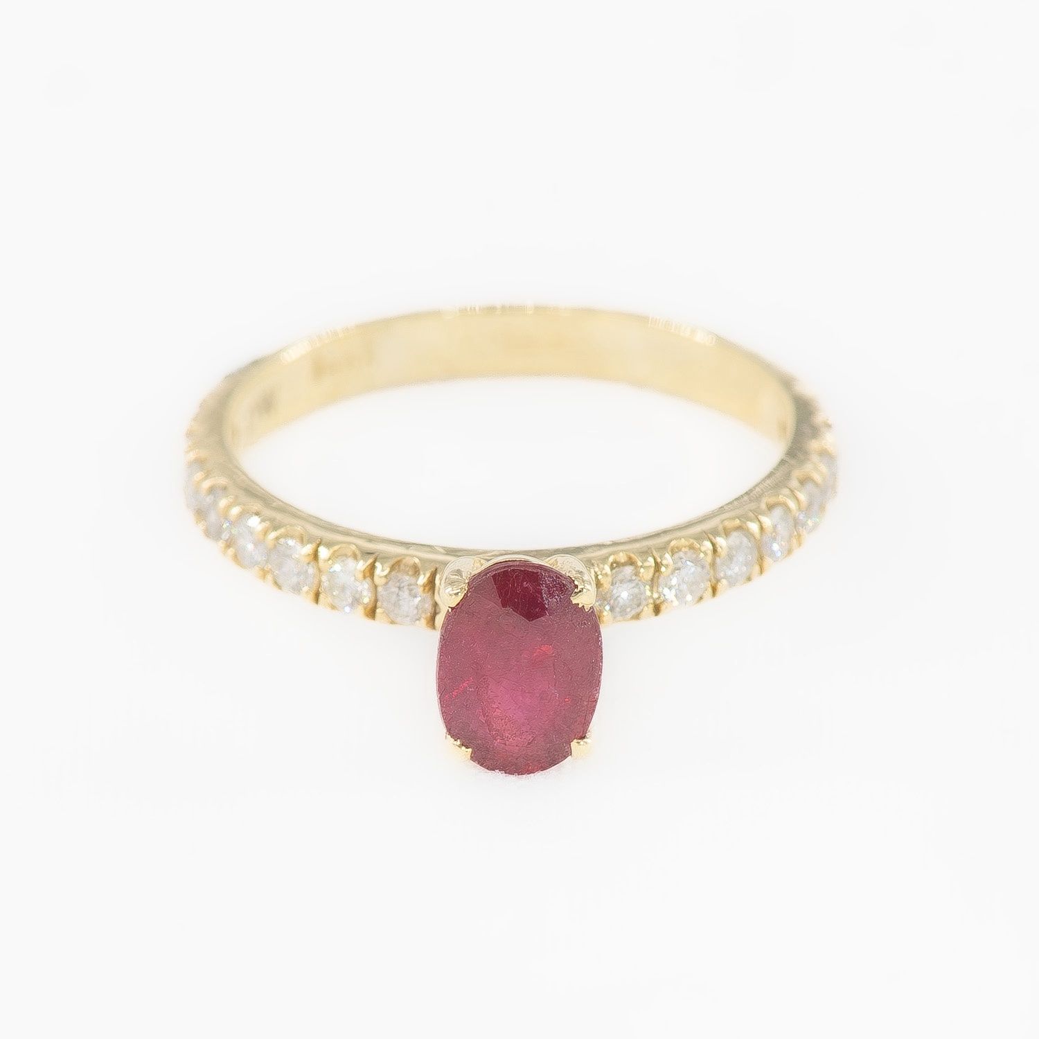 0.90CT NATURAL-GROWN OVAL RUBY