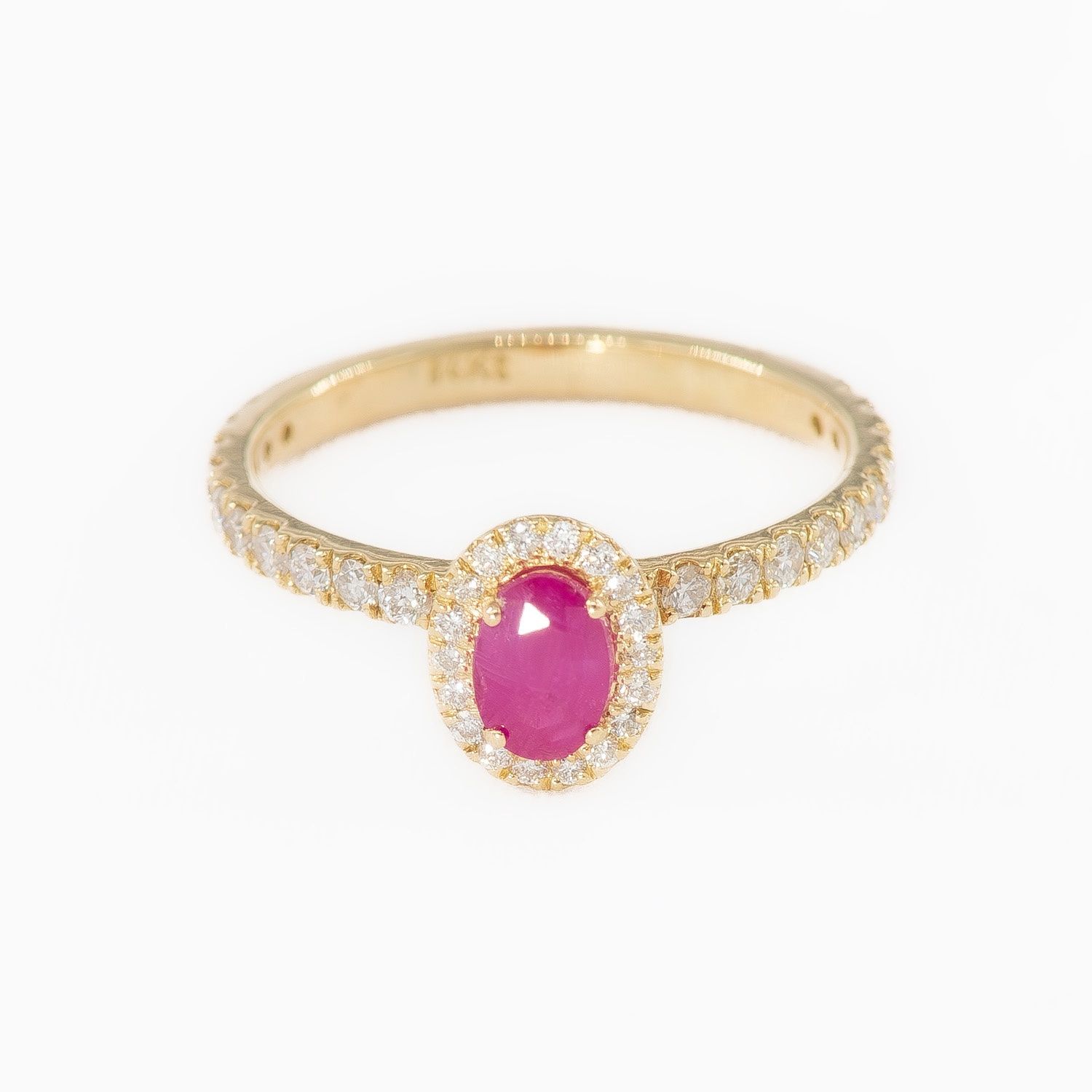 0.66CT NATURAL-GROWN OVAL RUBY