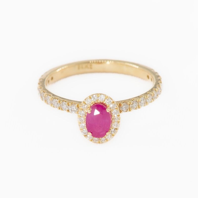 0.66CT NATURAL-GROWN OVAL RUBY