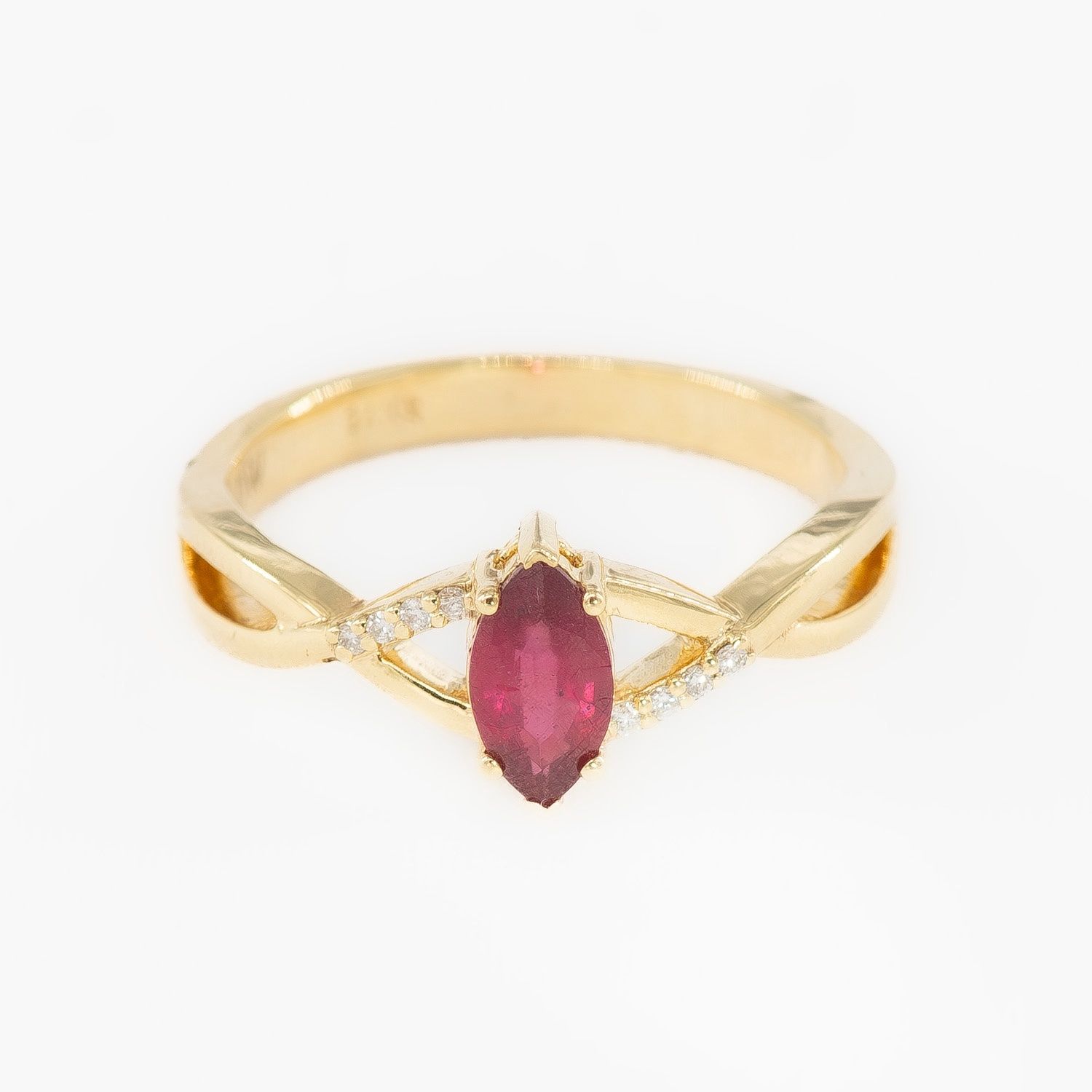 0.72CT NATURAL-GROWN MARQUISE RUBY