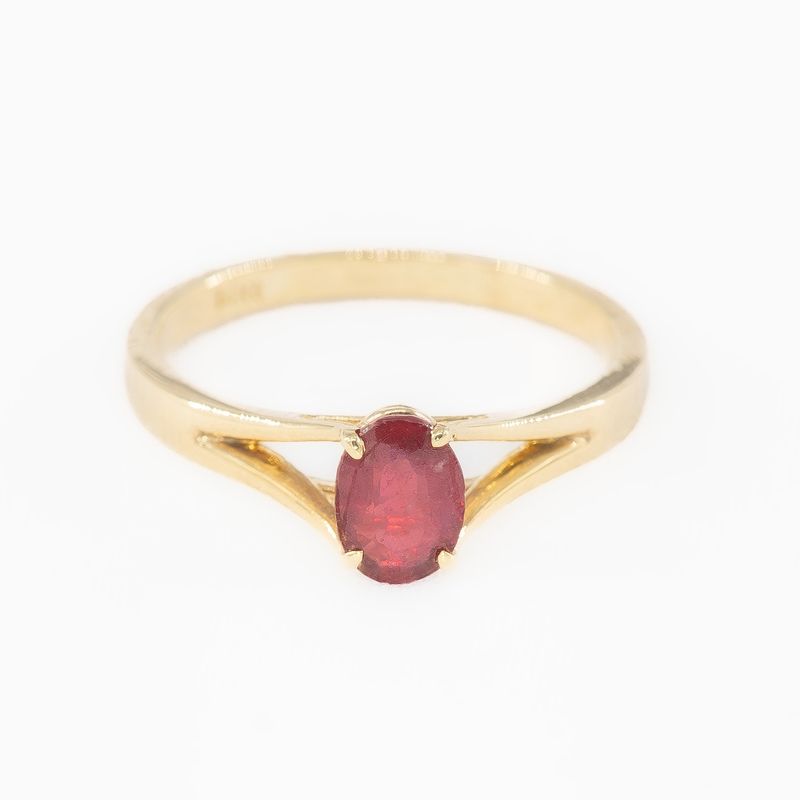 1.00CT NATURAL-GROWN OVAL RUBY