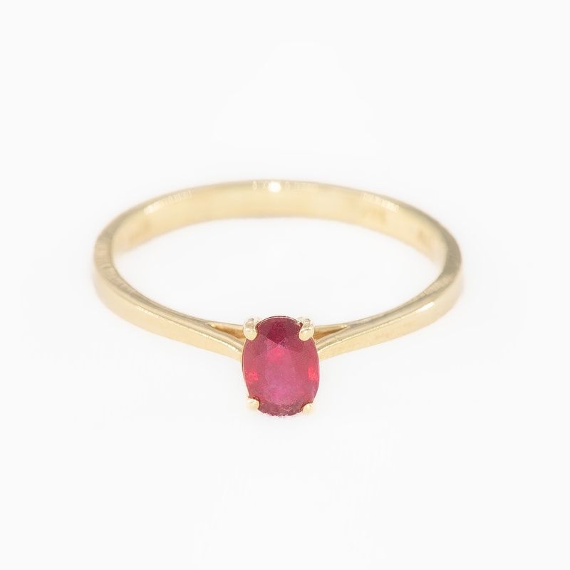 0.48CT NATURAL-GROWN OVAL RUBY