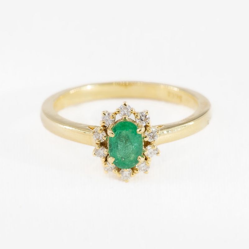 0.45CT NATURAL-GROWN OVAL EMERALD