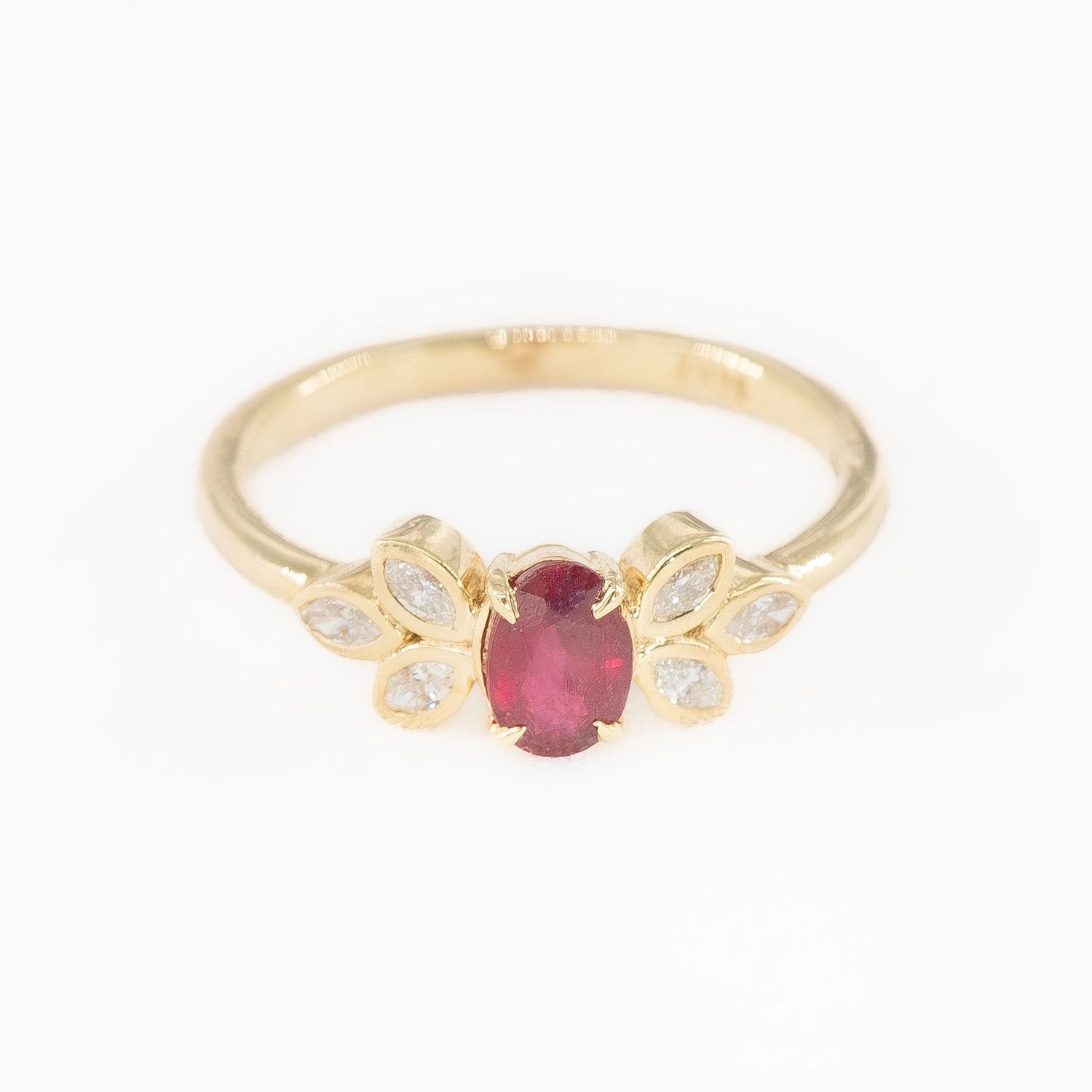 0.63CT NATURAL-GROWN OVAL RUBY