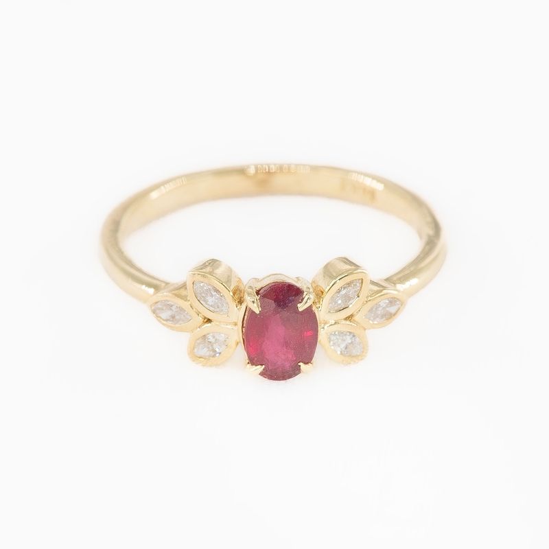 0.63CT NATURAL-GROWN OVAL RUBY