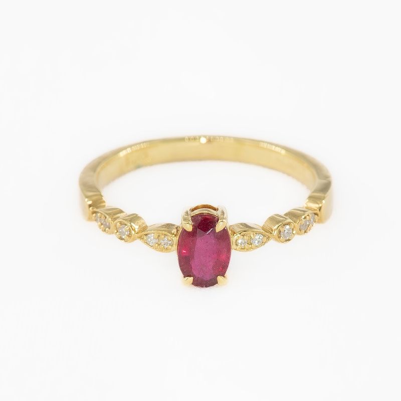 0.54CT NATURAL-GROWN OVAL RUBY