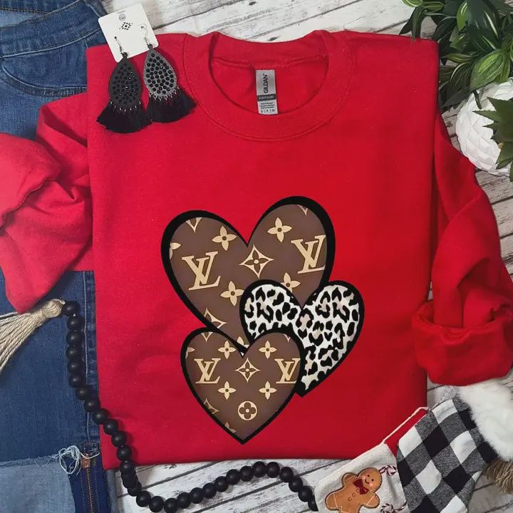 3 Hearts Graphic Sweatshirt Reg/Plus