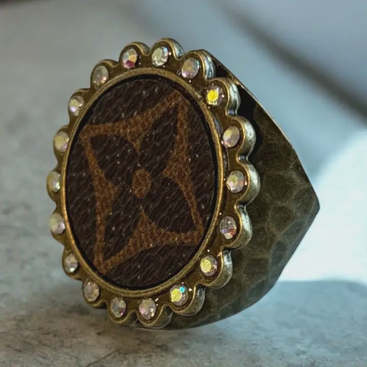 Refurbished LV Round Rhinestone Ring
