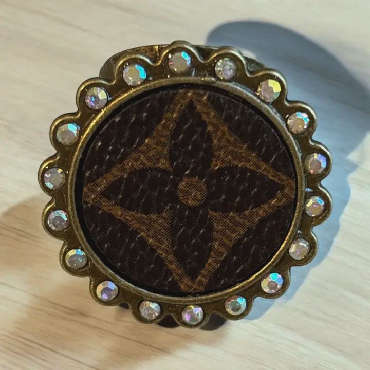 Refurbished LV Round Rhinestone Ring
