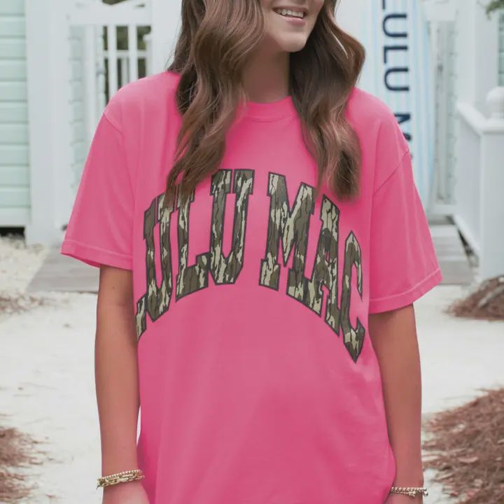 LULU Mac Bottomland Mossy Oak Tee - Neon Pink