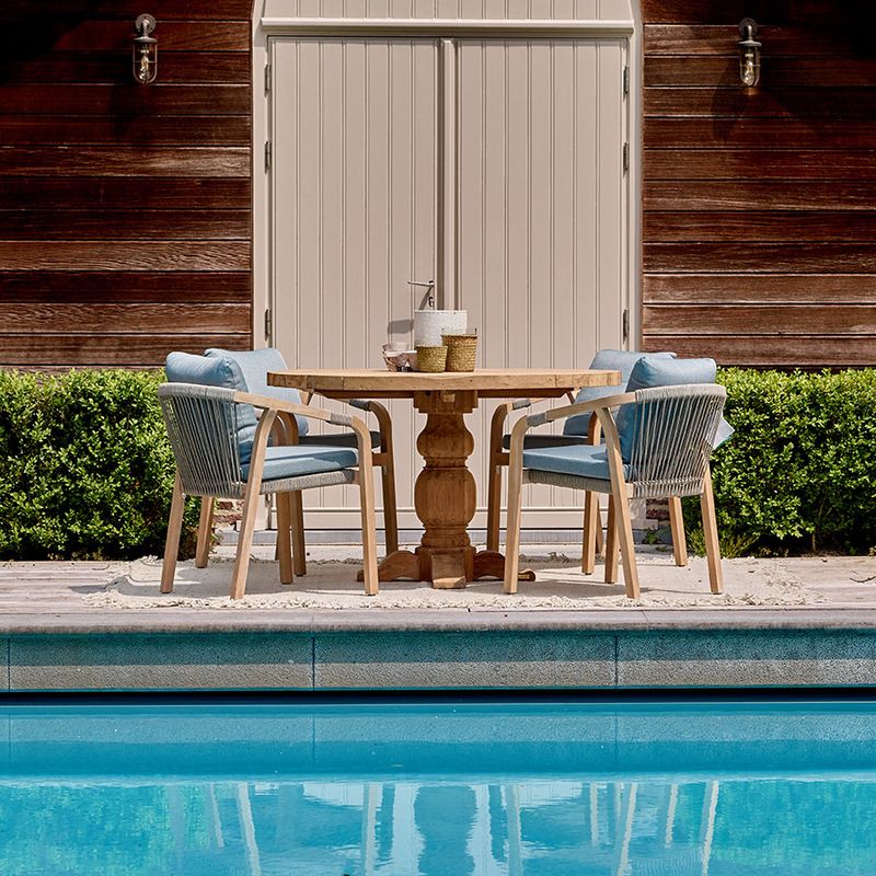 Erosi Prabhu outdoor tafel