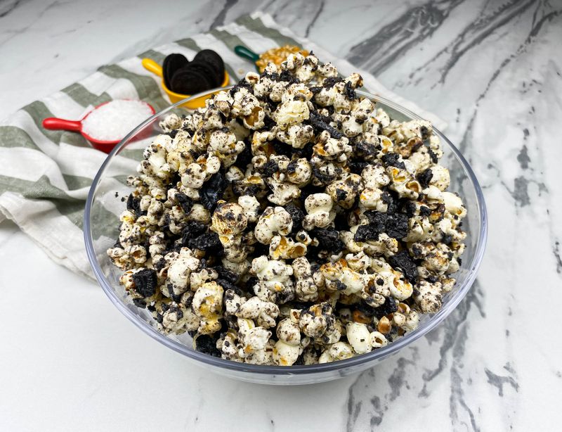 Cookies & Cream Popcorn Recipe Card