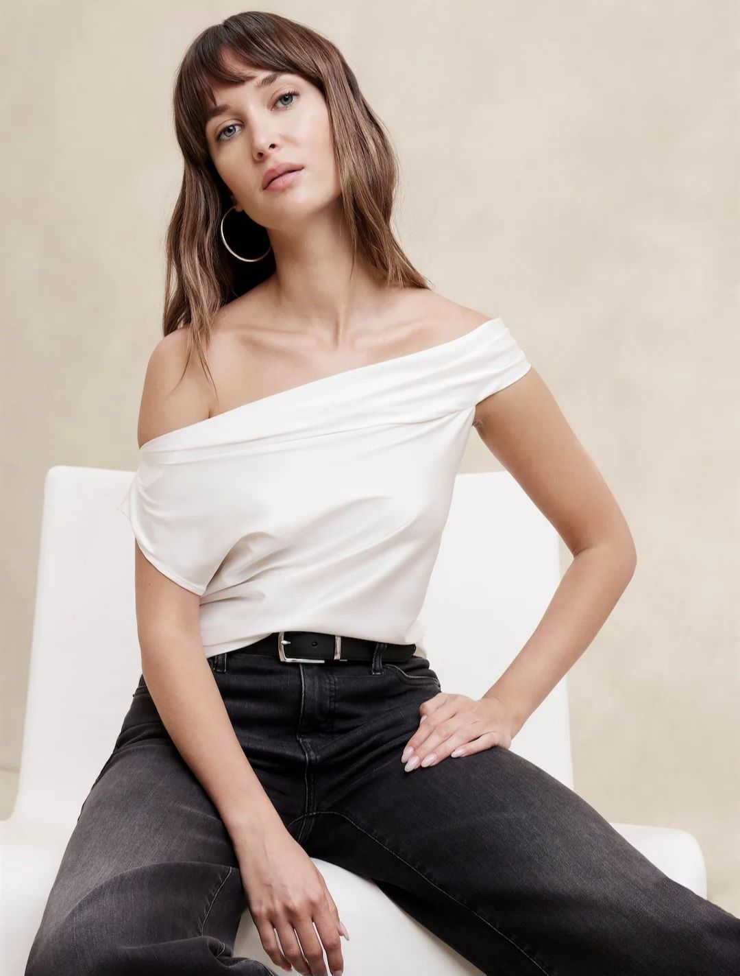 Blusa de Satin Off The Shoulder- Blanca