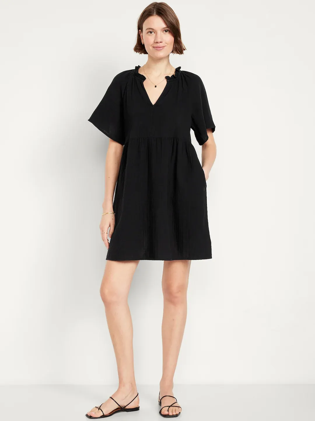 ​Vestido mini de gasa arrugada con cuello abierto Negro